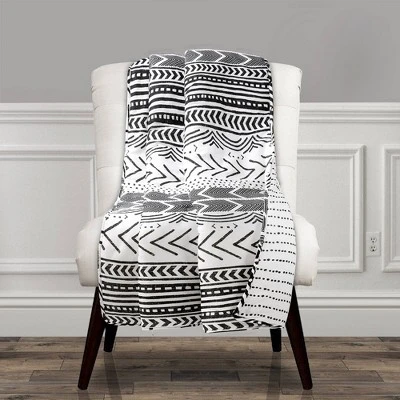 Hygge Geo Throw Blanket - Lush Décor 6 Hygge Geo Throw Blanket - Lush Décor - Image 4