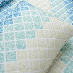 3pc Medallion Ombre Quilt & Sham Set - Lush Décor -Lush Décor GUEST 3bf50a75 63ca 46f9 818d 5e42ecda1150