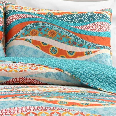 Hailey Watercolor Wave Quilt Set - Lush Décor 4 Hailey Watercolor Wave Quilt Set - Lush Décor - Image 2